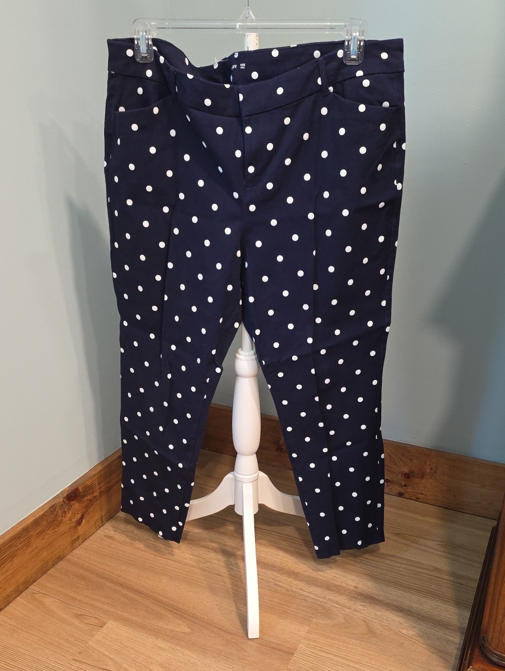 Old Navy Pixie Pant 18